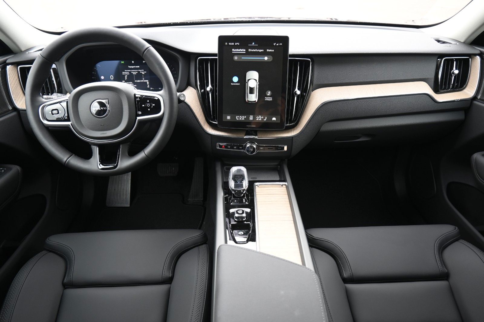 Fahrzeugabbildung Volvo XC60 B5 AWD Plus Dark*FSHZG*360°*ACC*AHK
