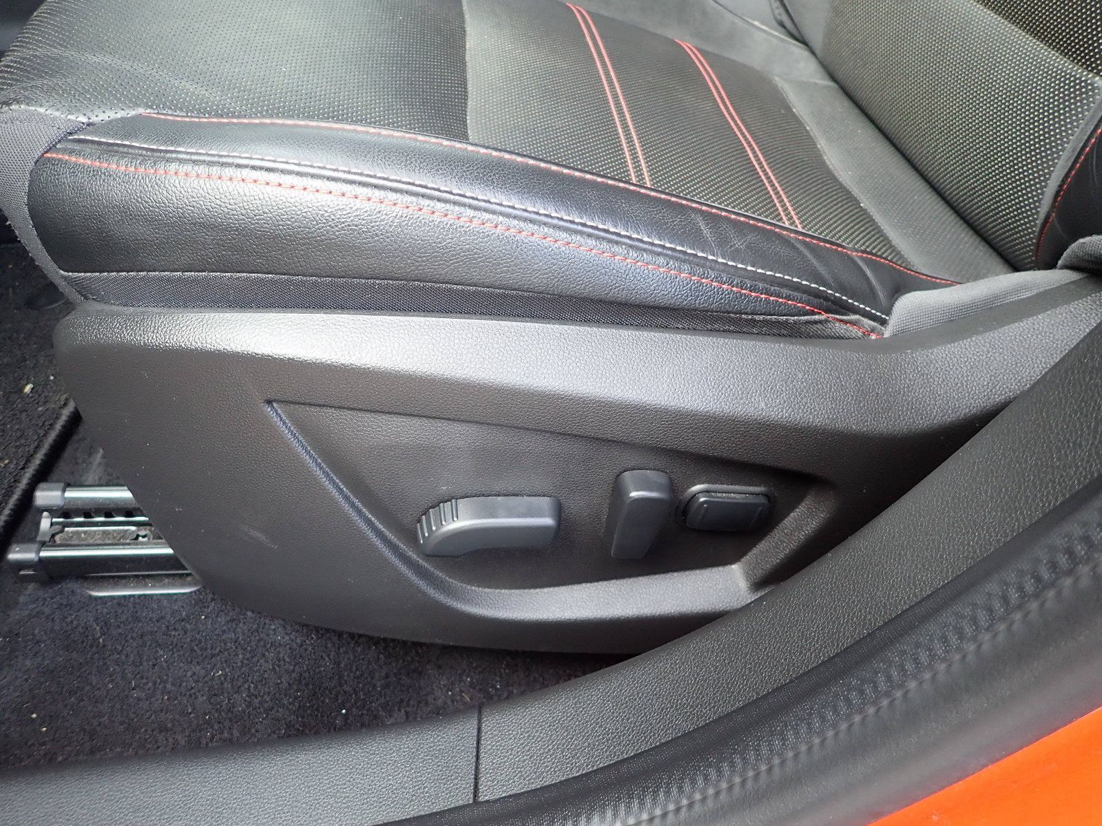 Fahrzeugabbildung Renault Arkana TCe 140 EDC R.S.LINE/AUTOMATIK/NAVI/BOSE/
