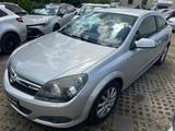 Opel Astra GTC 1.8 ECOTEC - Opel Astra mit Benzin-Antrieb: Coupé, 1.8