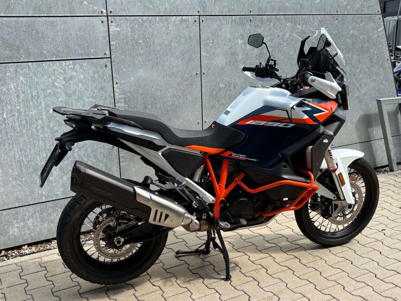 Fahrzeugabbildung KTM 1390 Super Adventure R Techpack, Remus