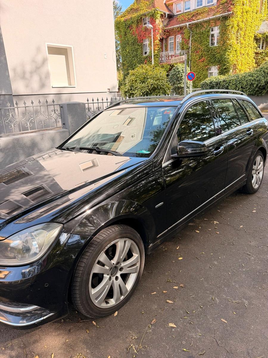 Mercedes-Benz 200 2012 — rear view
