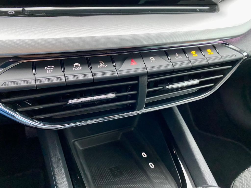 Fahrzeugabbildung SKODA Octavia Combi 2.0 TDI Style AAC NAVI LED HEAD UP