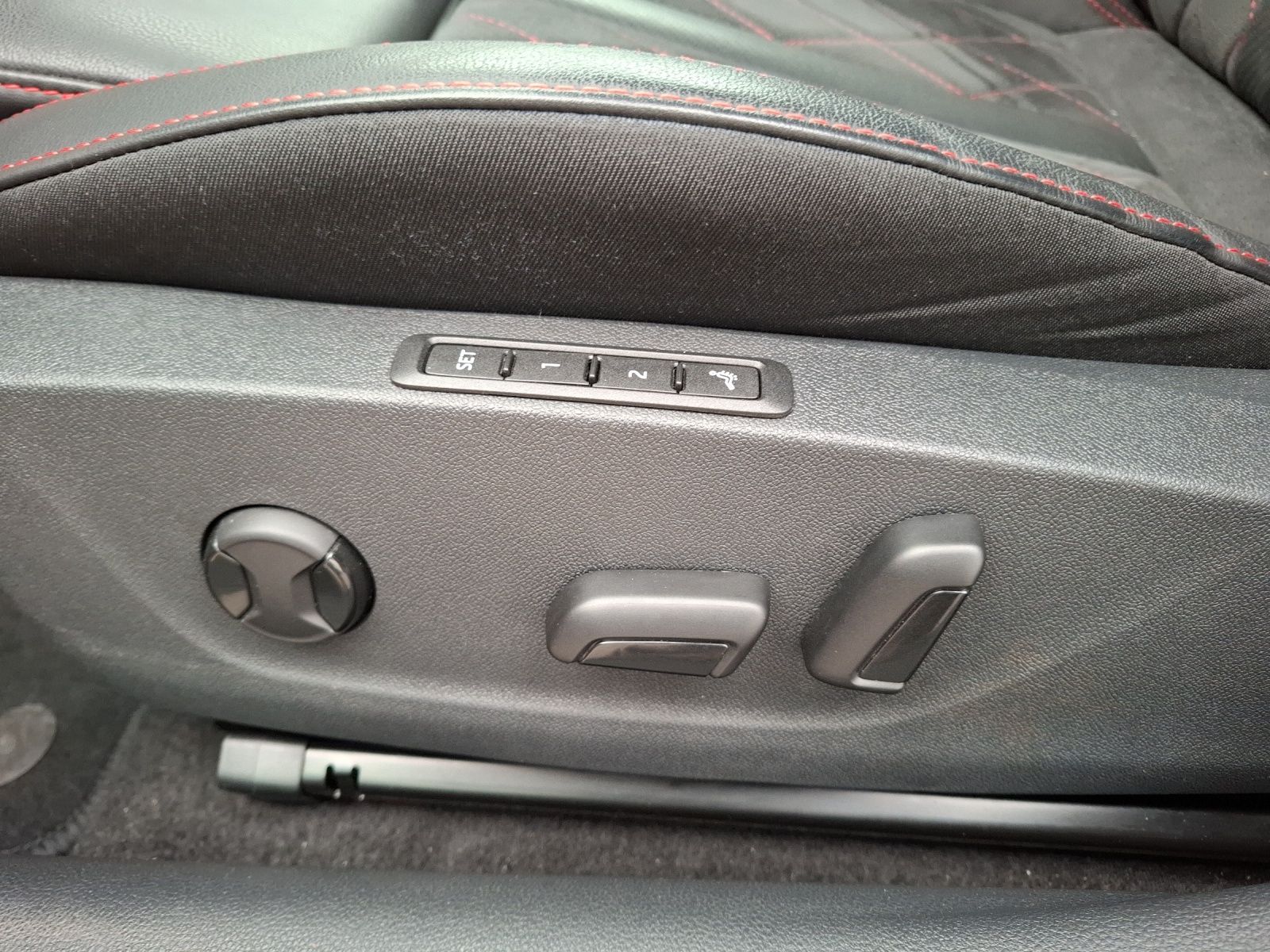 Fahrzeugabbildung SKODA Octavia Combi TDI RS DSG Matrix Navi HUD ACC RFK