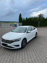 Volkswagen Jetta - Volkswagen Jetta mit Benzin-Antrieb: Limousine, Automatik