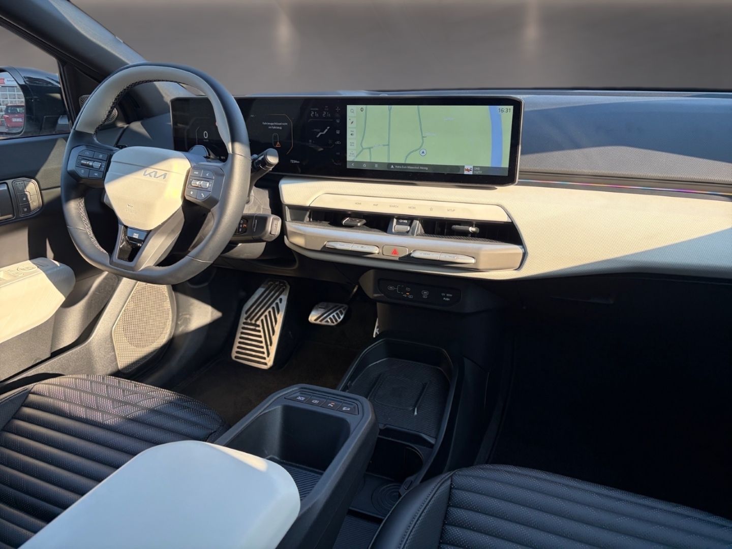 Fahrzeugabbildung Kia EV4 (CT) 150 kW GT-Line Navi Soundsystem LED App