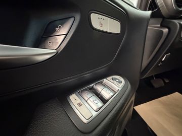 Mercedes V 220 - 7