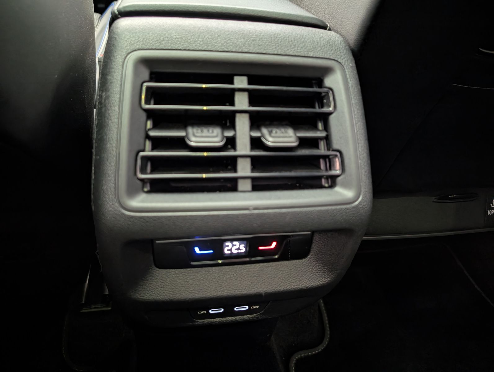 Fahrzeugabbildung Volkswagen Tayron 2.0 4M R-Line Launch Pano Matrix AHK 20"