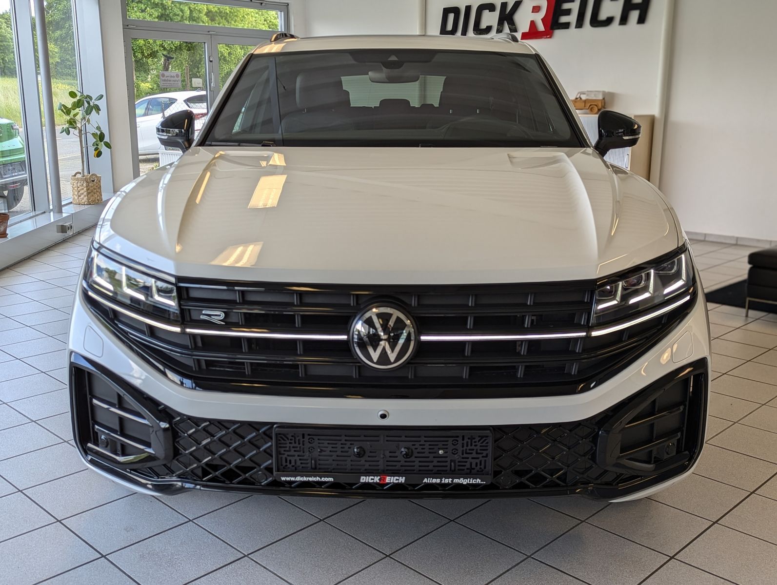 VW Touareg 3.0 TDI 4M R-Line Komfort-Paket UPE 111T - Image 2