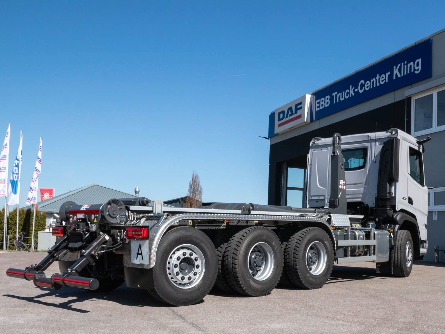 Fahrzeugabbildung DAF XF 530 FAW mit VDL Abrollkipper