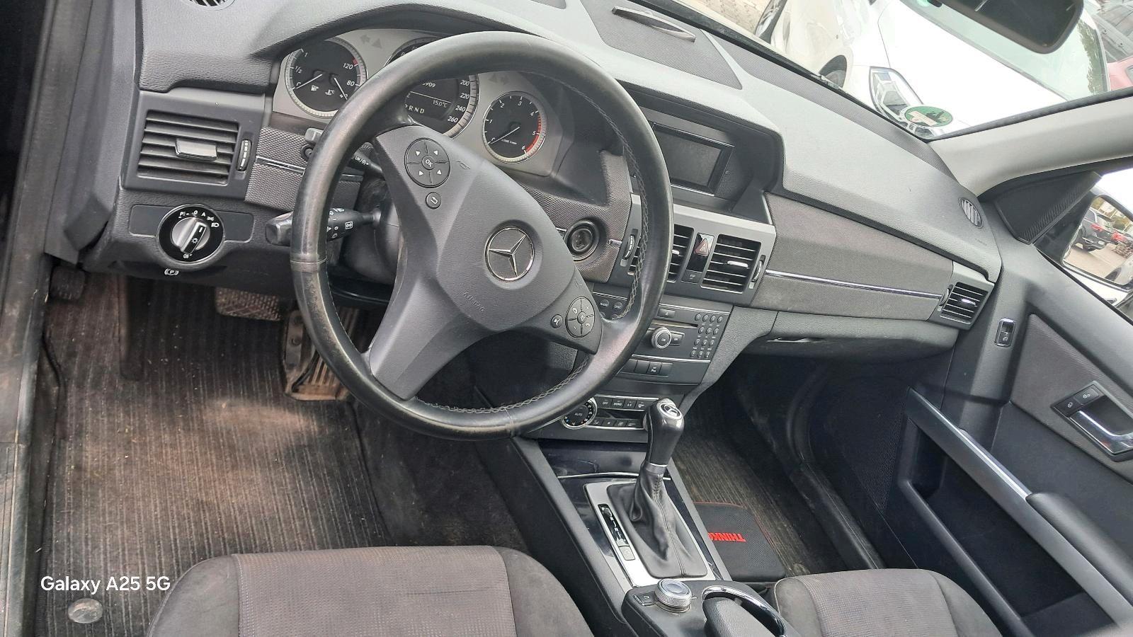 Mercedes-Benz GLK220 2010 — engine 170 HP (125kW)