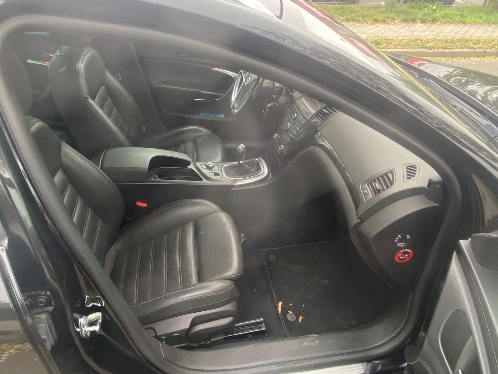 Opel Insignia 2011 — photo 12