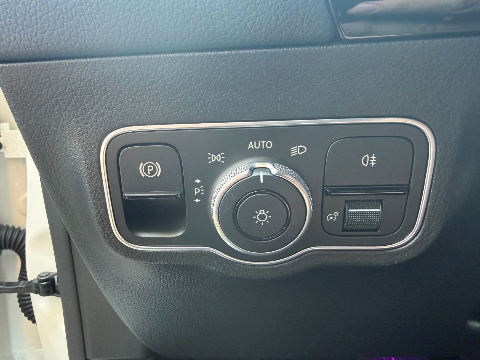 Fahrzeugabbildung Mercedes-Benz EQA 300 4M Progressive+19AMG+RKF+TotW+Ambiente+