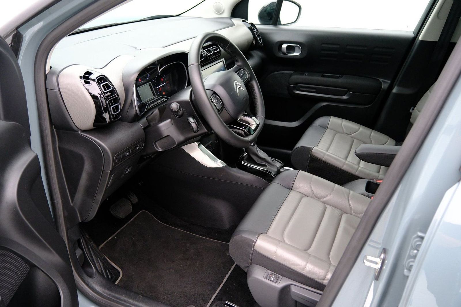 Citroën C3 Aircross 1.2 PureTech Shine Pack Pano|Stoelve imagem 2