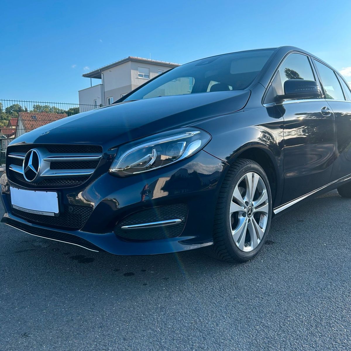 MERCEDES-BENZ B 180