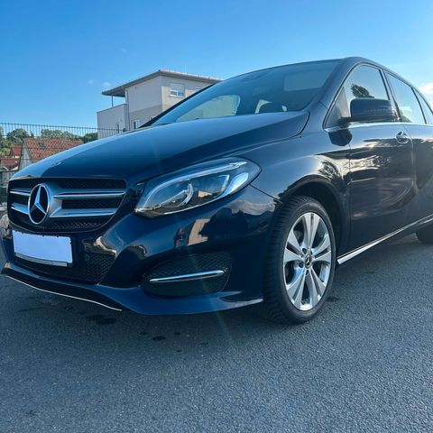 MERCEDES-BENZ B 180