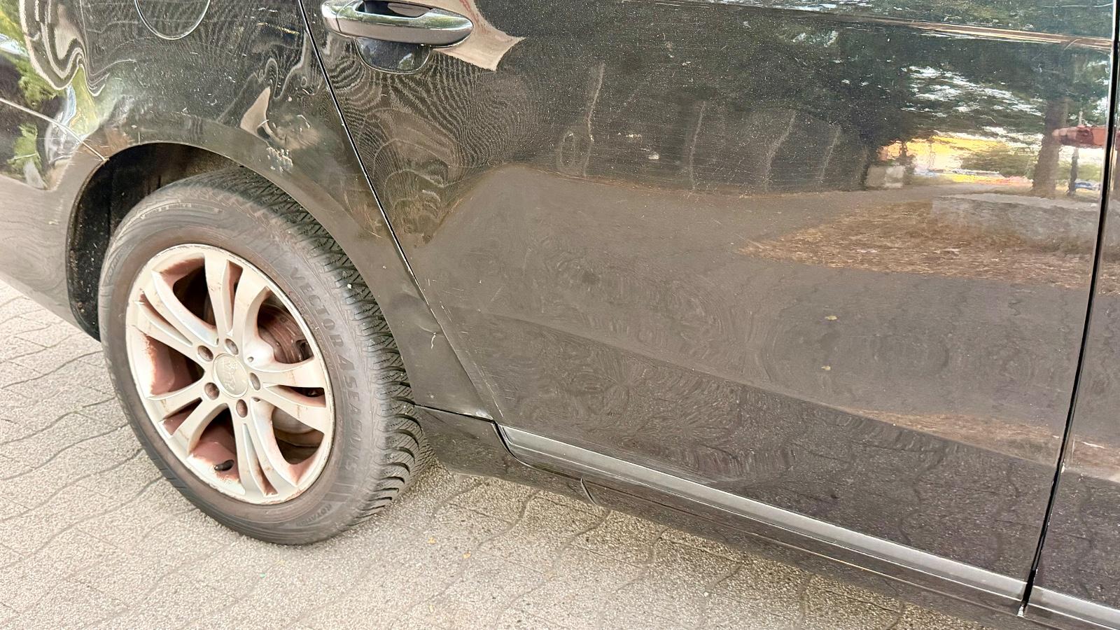 Volkswagen Passat 2011 — салон