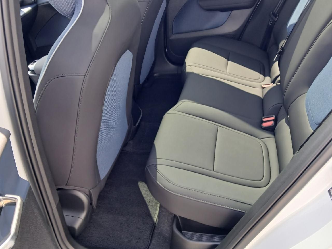 Fahrzeugabbildung Volvo EX30 Ultra 2WD Pure Electric