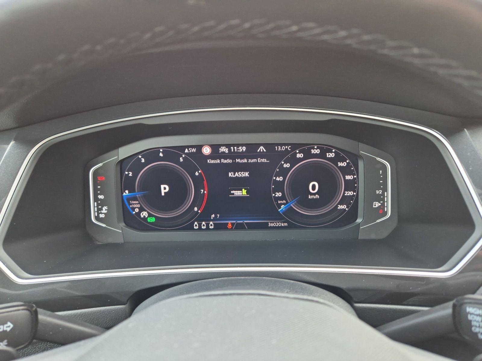Fahrzeugabbildung Volkswagen Tiguan TSI United DSG LED Navi AID ACC Park-Assi
