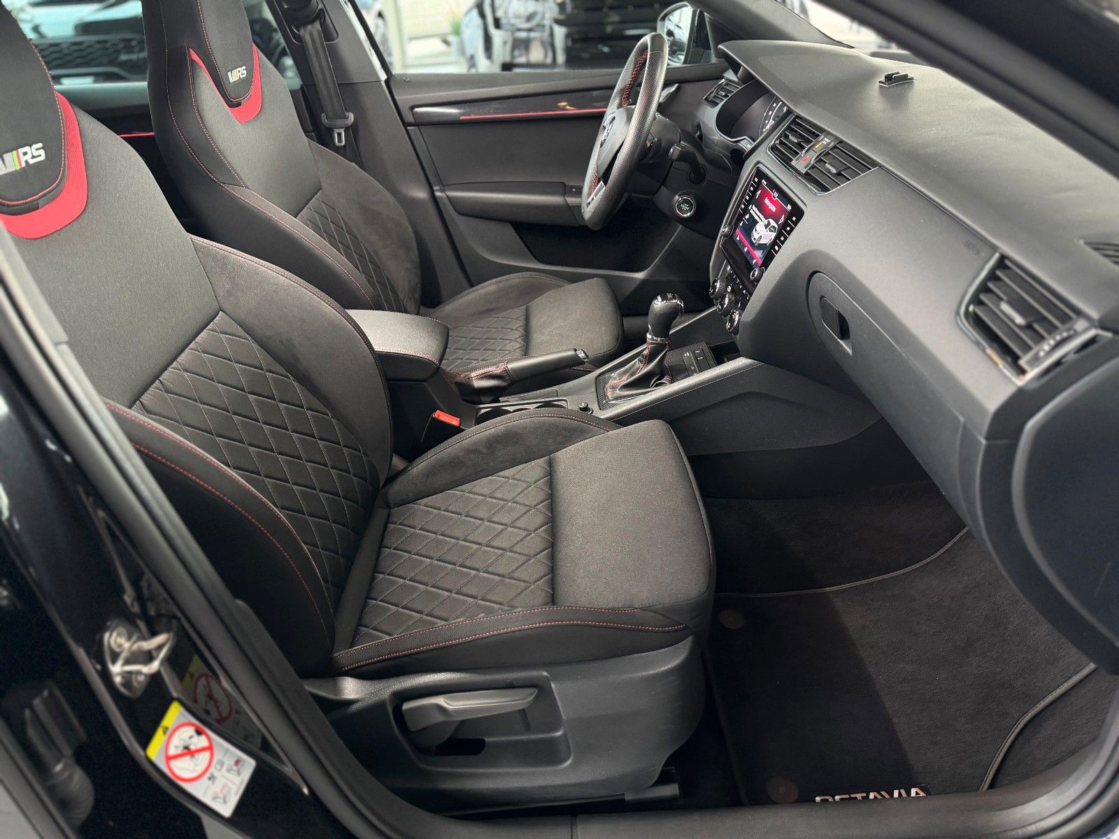 Fahrzeugabbildung SKODA Octavia Combi 2.0 TDI RS 4x4   "ACC Park-Paket"
