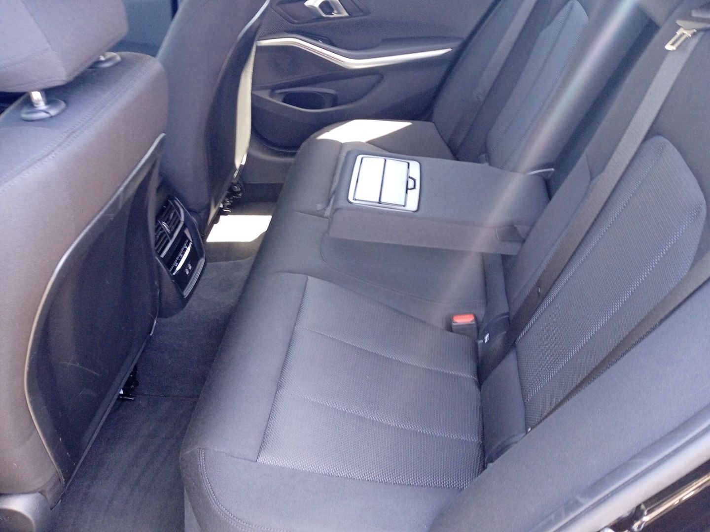 BMW 318 d Touring Aut. KAMERA+SHZG+KLIMA+DAB+TEMPOMA foto 12