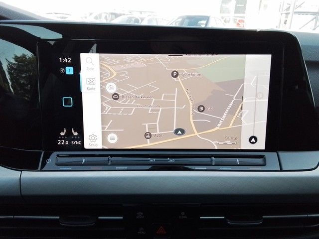 Fahrzeugabbildung Volkswagen Golf VIII Variant 2.0 TDI Life Navi LED ACC PDC