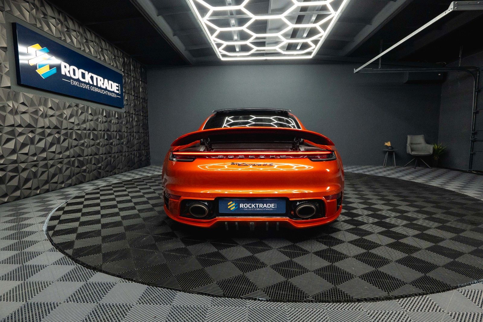 Fahrzeugabbildung Porsche 992 911 Carrera 4 S TECHART AKRAPOVIC 111 Punkte