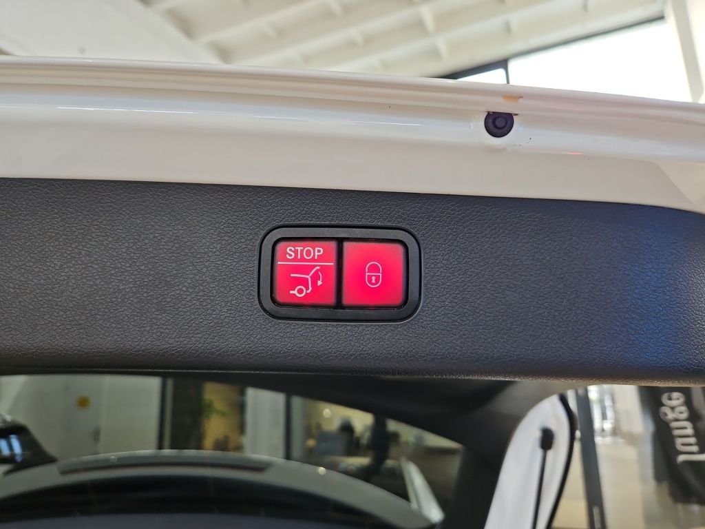 Fahrzeugabbildung Mercedes-Benz E 200 T AMG Night Distronic+ AHK Pano LED SHZ