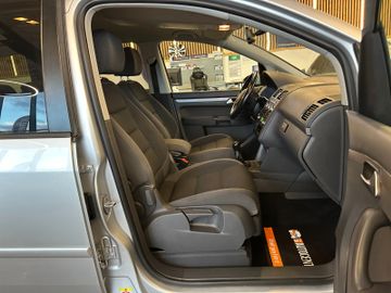 MYAUTOCENTER – Gebraucht- und Jahreswagen mit Werkstattservice in Pfaffenhofen Volkswagen Touran Comfortline BMT *1.HAND*AHK*TEMPO*KLIMA*
