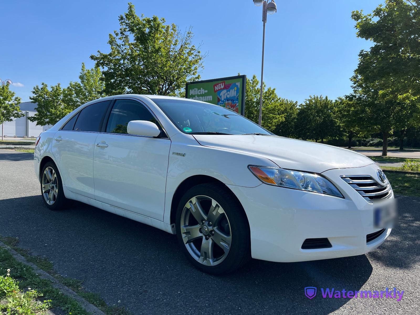 Toyota Camry 2,4L Hybrid Limousine weiß AHK PDC JBL