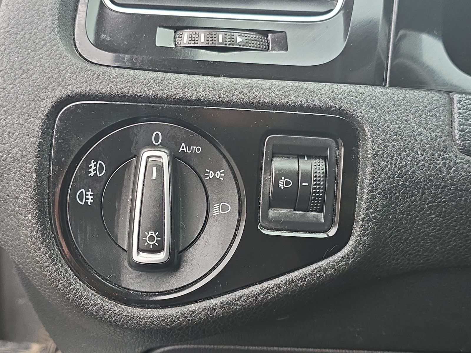 Fahrzeugabbildung Volkswagen Golf VII Cup AUS 1.HAND /Panorama/NAVI/PDC