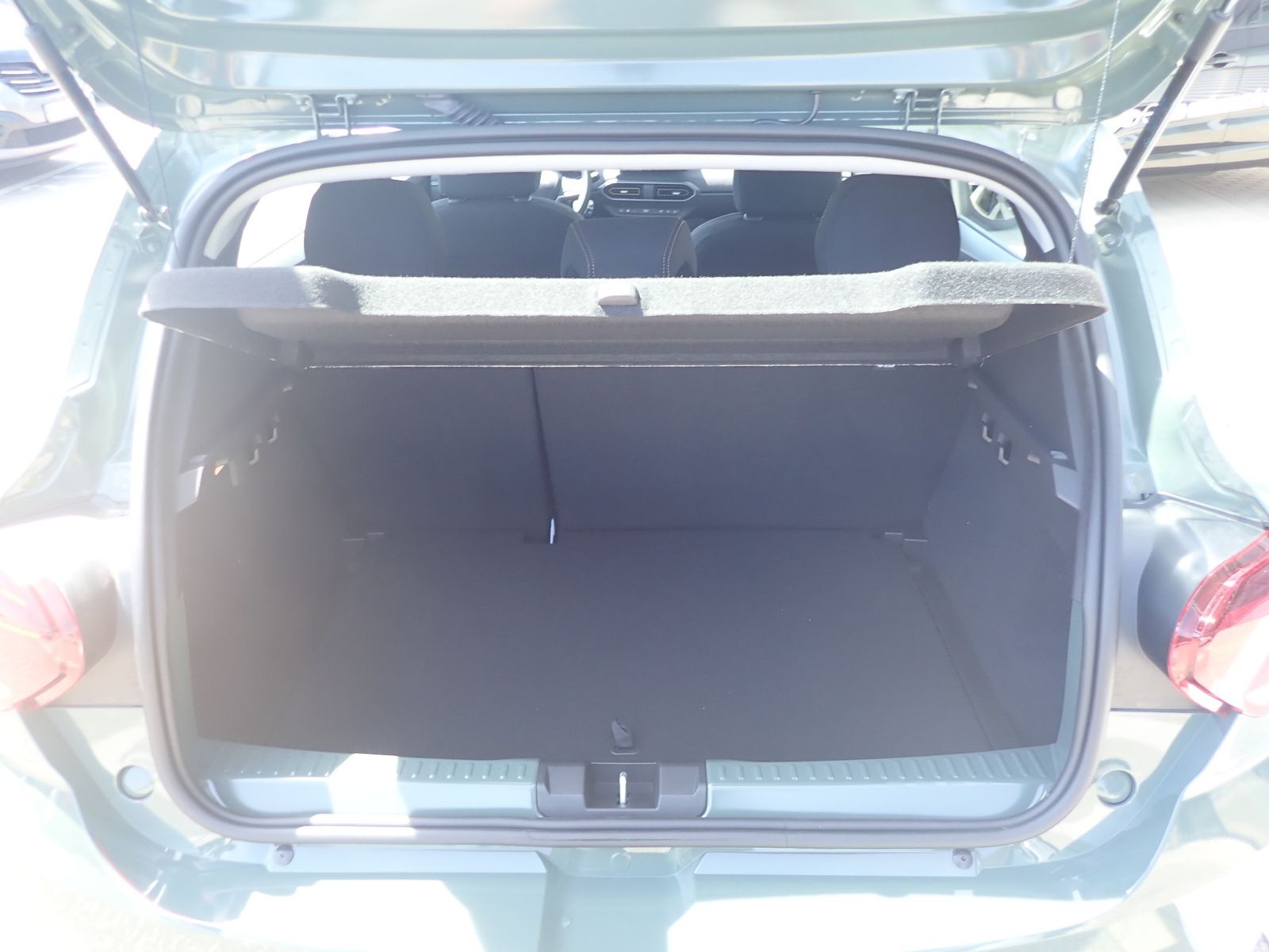 Fahrzeugabbildung Dacia Sandero STEPWAY TCe 90 CVT EXTREME/AUTOMATIK/SHZ