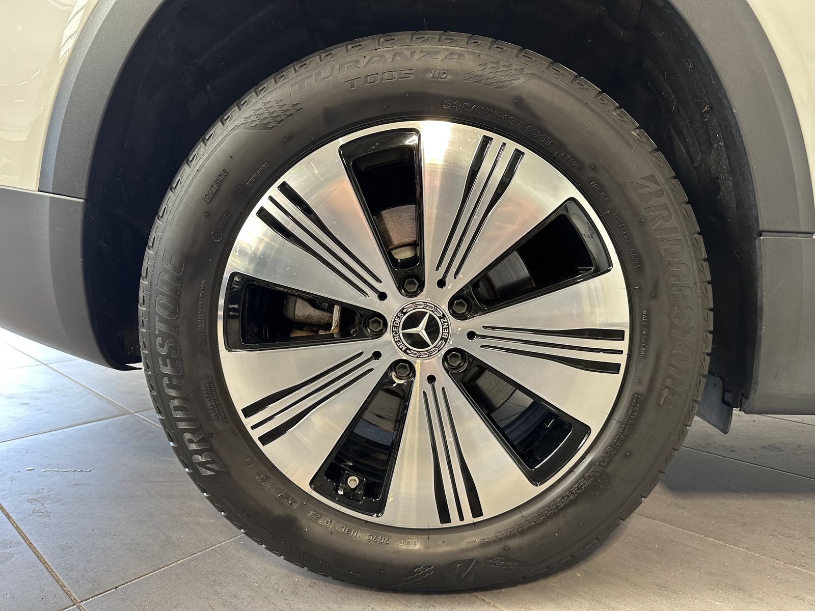 Fahrzeugabbildung Mercedes-Benz EQB 300 Progressive 4Matic NAV+LED+KAMERA+TOTWIN