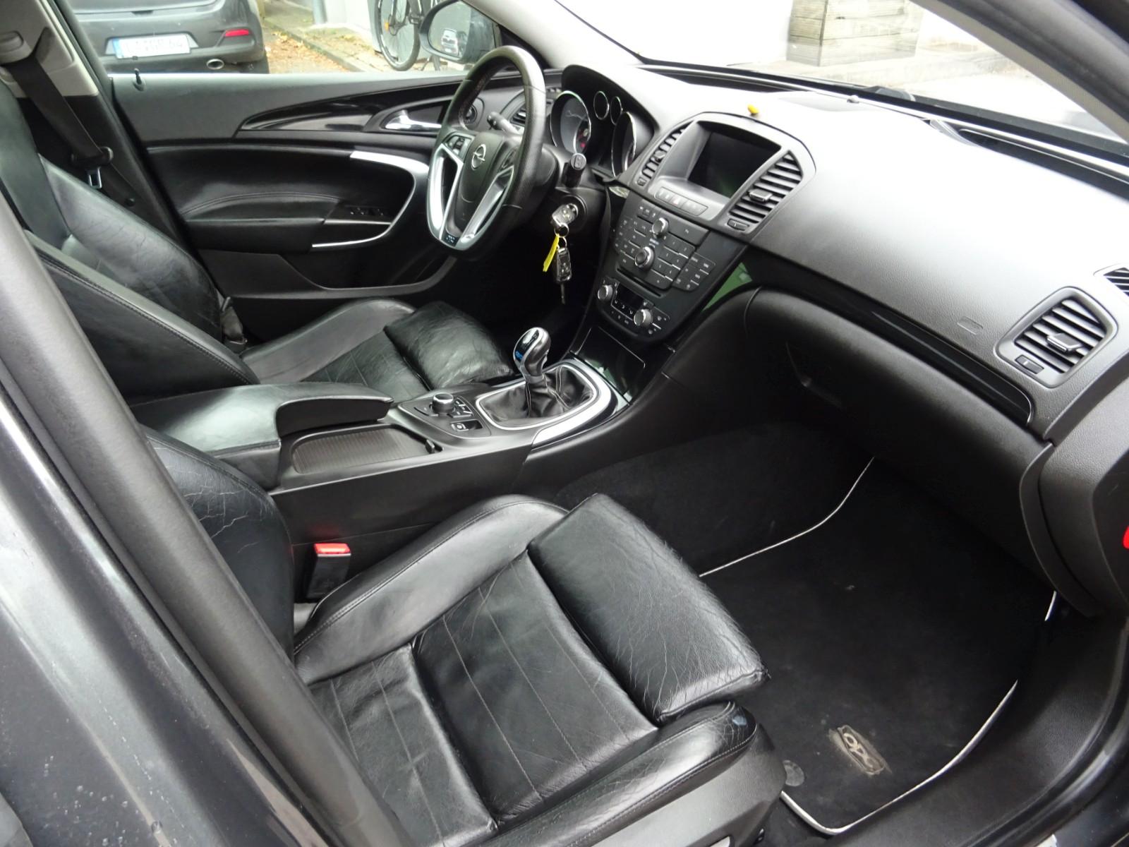 Opel Insignia 2011 — photo 16