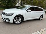 Volkswagen Passat 2.0TDI/ACC/AUTOMATIK/NAVI/MASSAGE - Volkswagen Gebrauchtwagen in Stuttgart