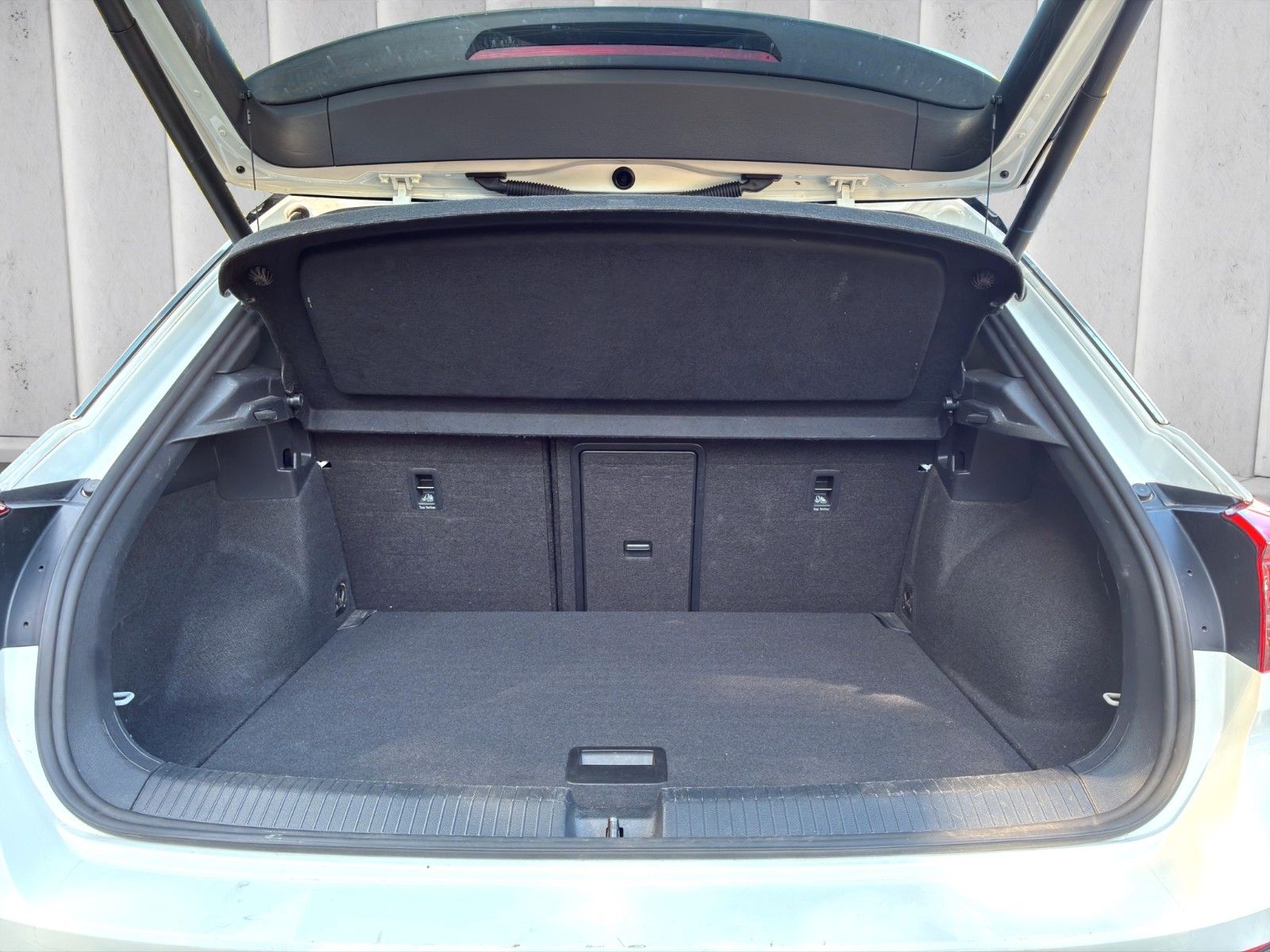 Fahrzeugabbildung Volkswagen T-Roc R-Line*Sport 4M*DSG*AHK*Navi Kamera**