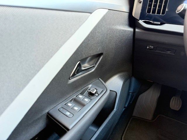 Fahrzeugabbildung Opel Astra Edition 1.2l 130PS Navi/Kamera!