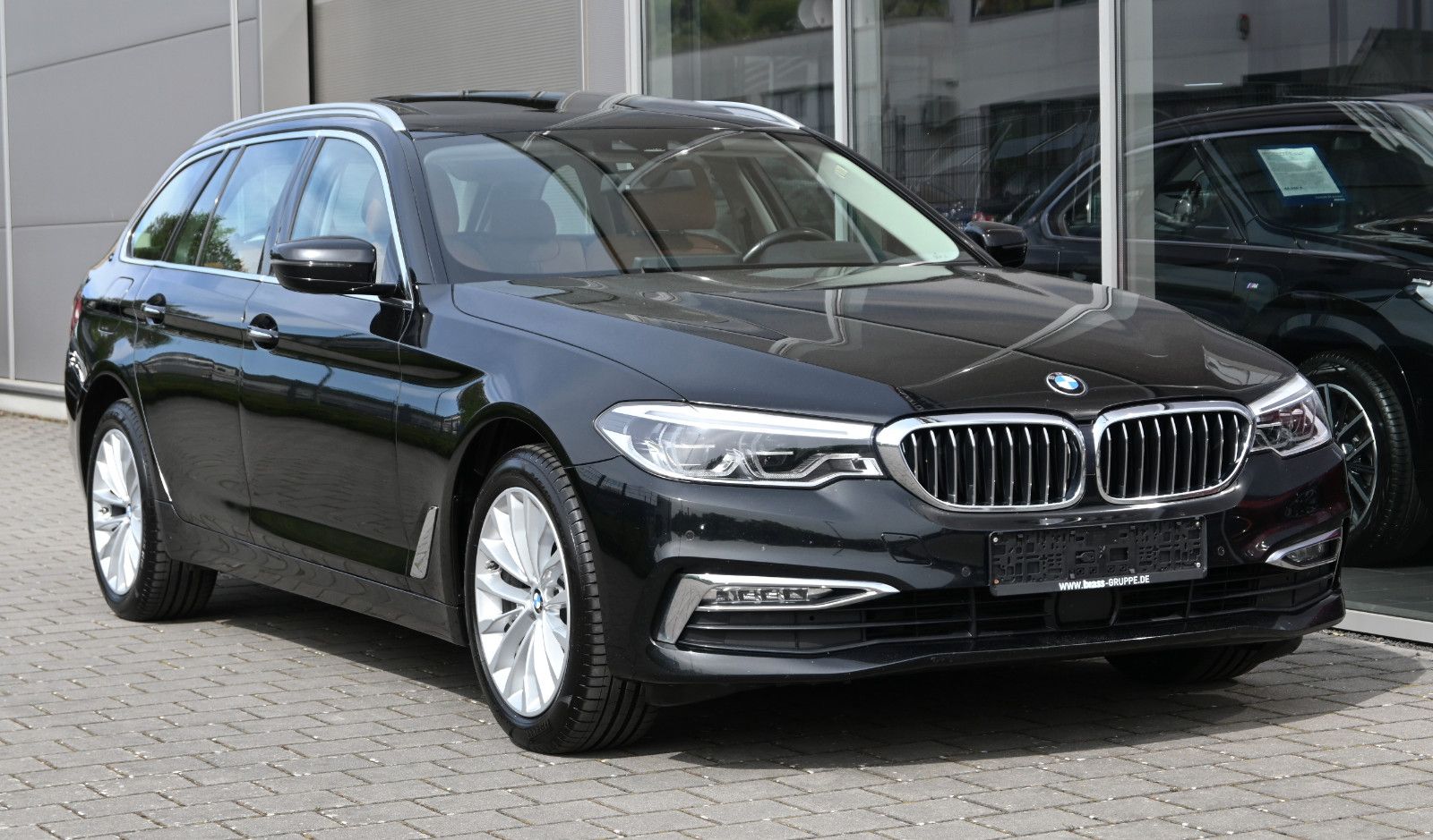 Fahrzeugabbildung BMW 530d xDr Touring Lux. °ACC°HUD°KOMFORTSITZE°PANO