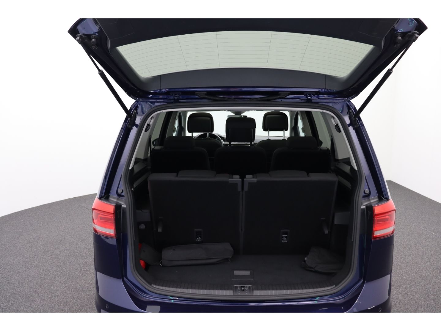 Fahrzeugabbildung Volkswagen Touran Comfortline BMT ACC, Pano, Schiebedach