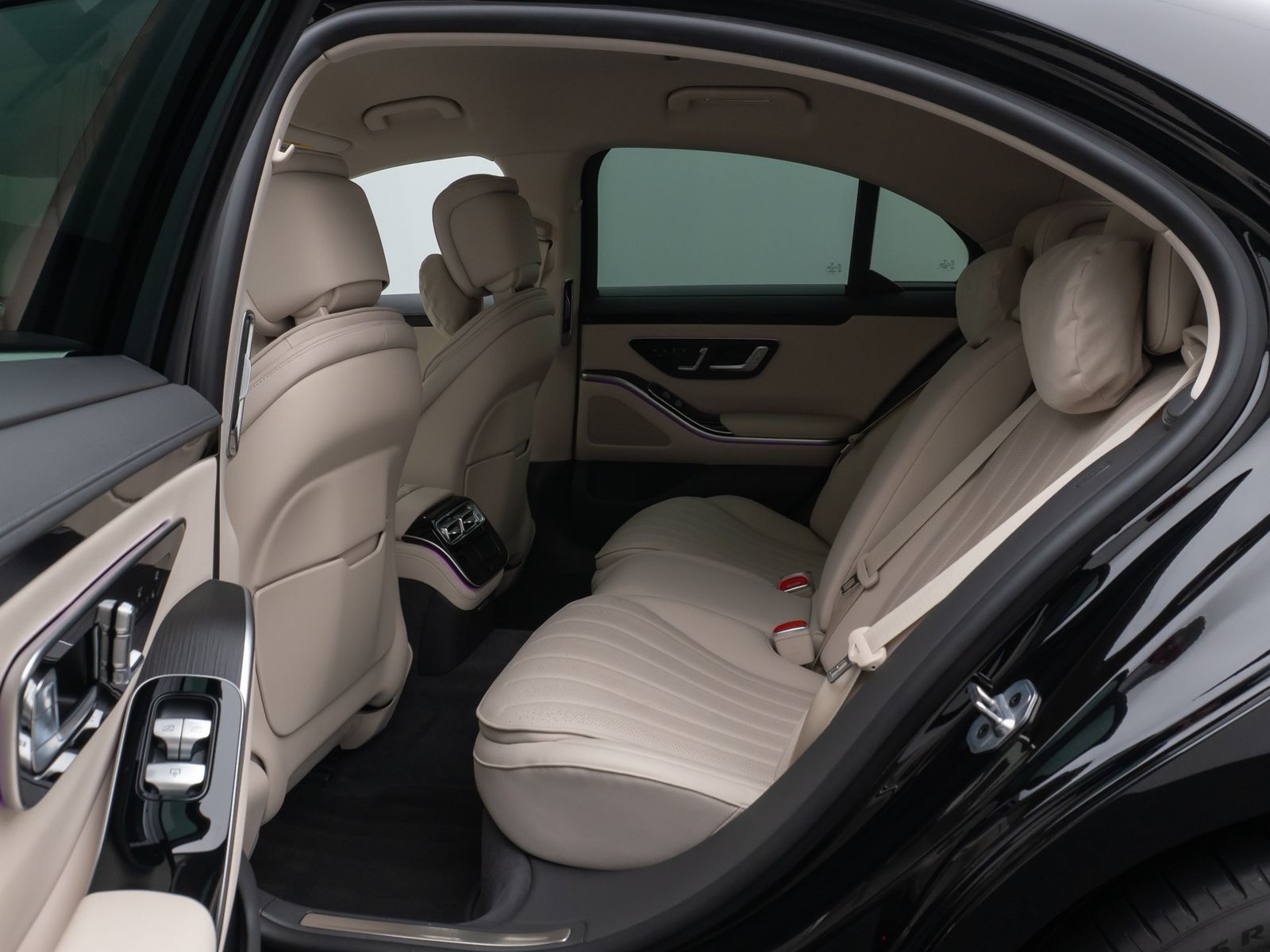 Fahrzeugabbildung Mercedes-Benz S 400d 4Matic HUD DAB 360° 9G-Tronic MBUX Ent.+