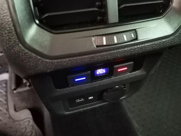 Volkswagen Tiguan - 11