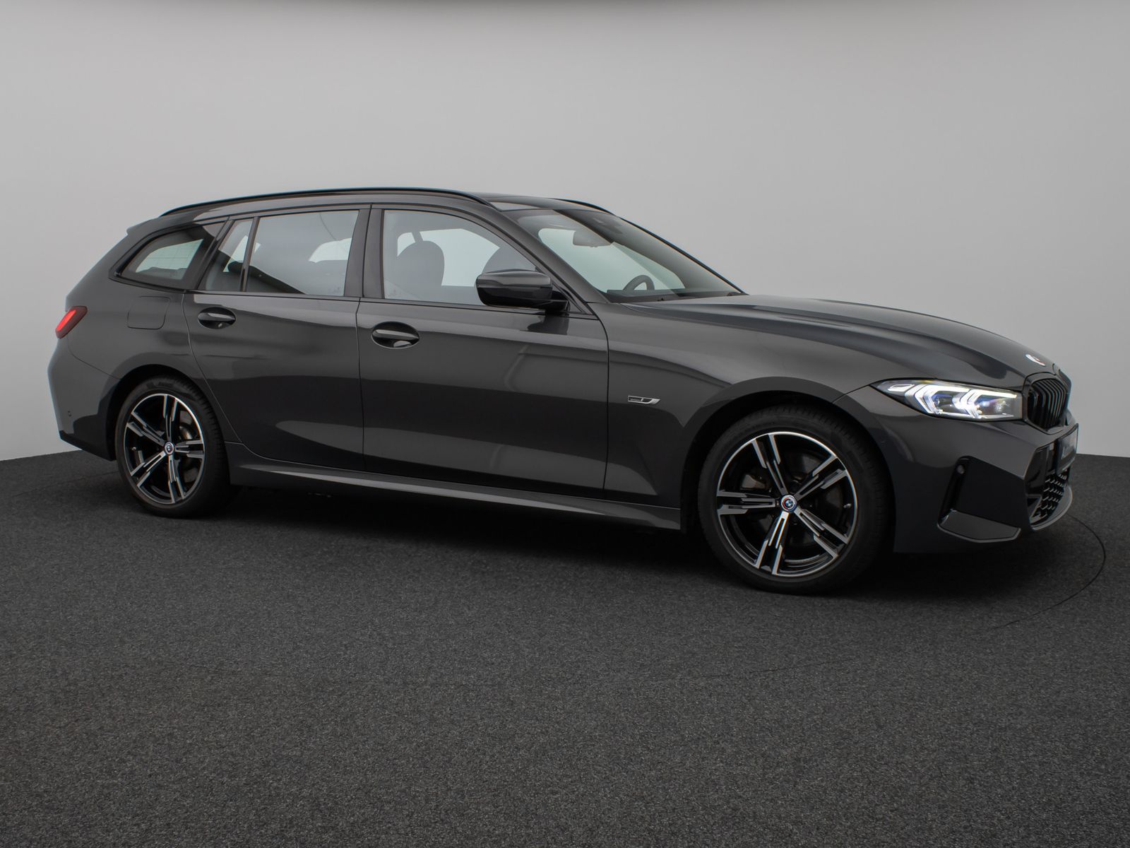 Fahrzeugabbildung BMW 330e xD M Sport Kamera DAB HiFi Komfort Panorama