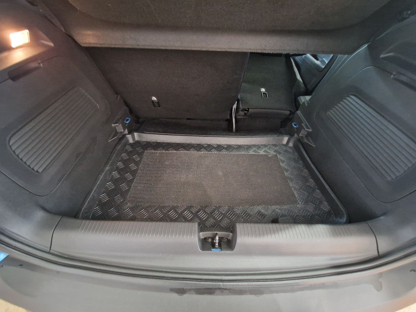 Fahrzeug 8 Fahrzeugabbildung Opel Crossland (X)