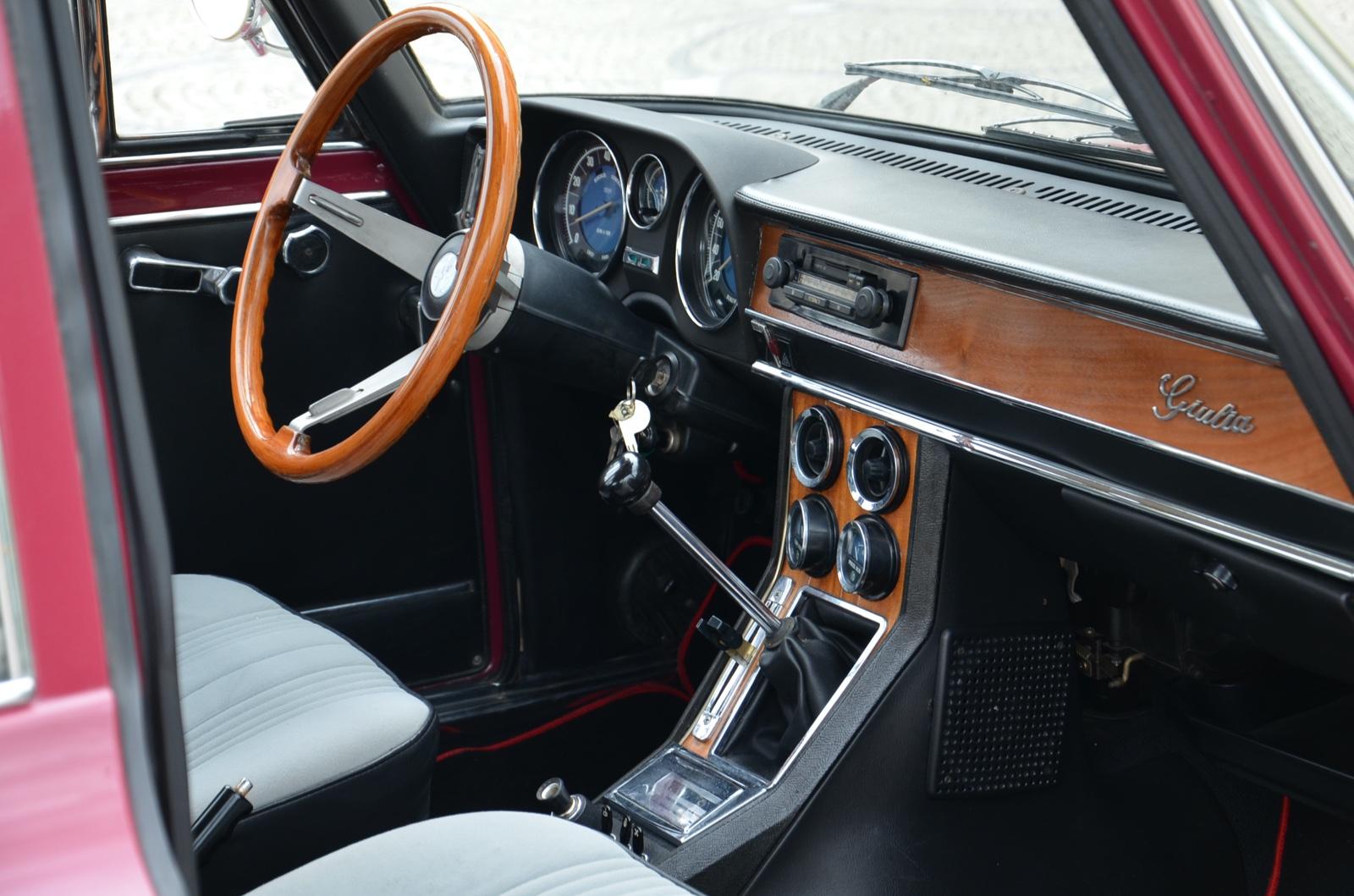 Alfa Romeo GIULIA NUOVA SUPER 1300