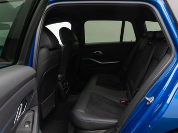 Fahrzeugabbildung BMW 330e Tour M Sport Komfortzugang Kamera 18"M LMR