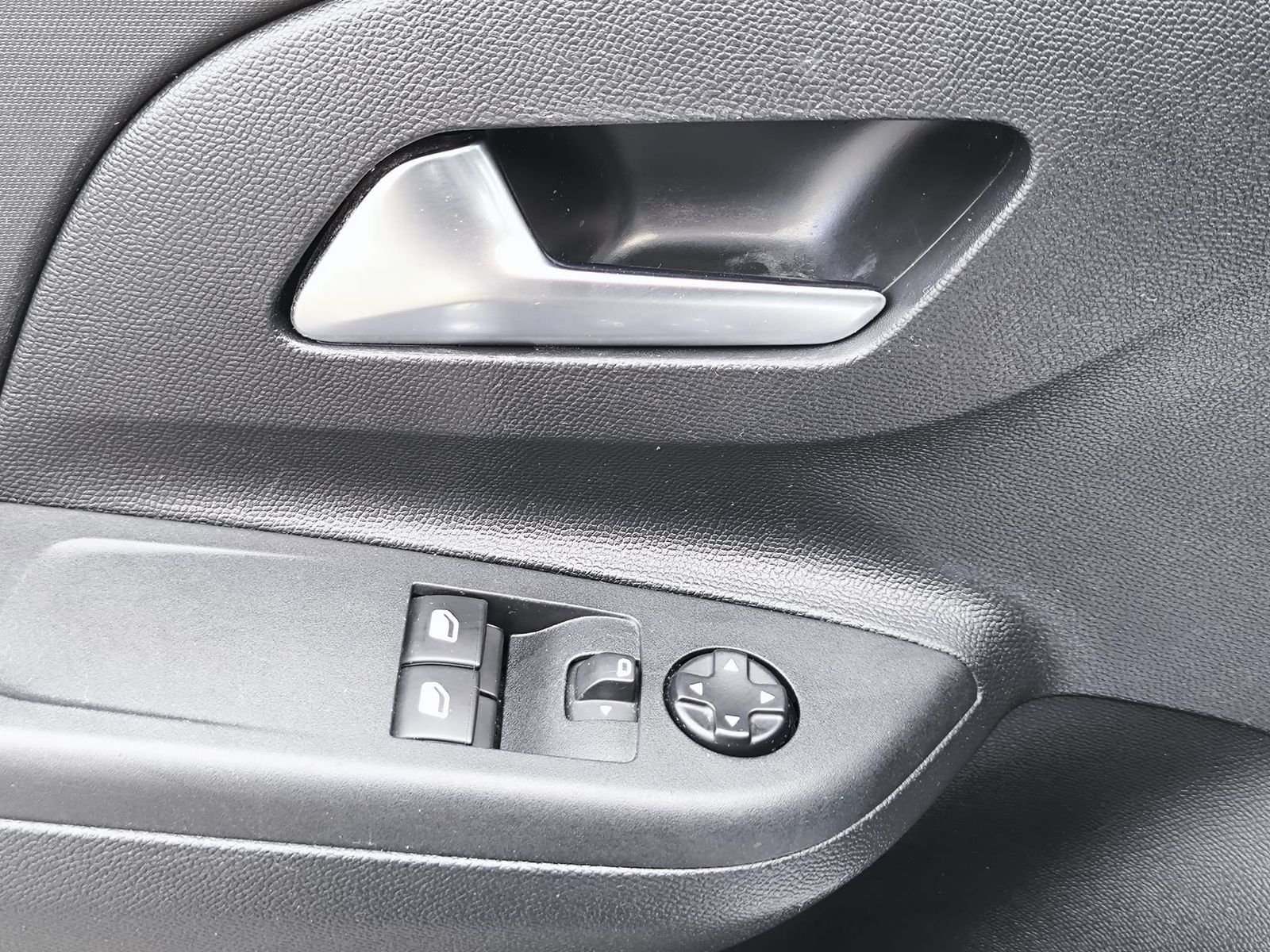 Fahrzeugabbildung Opel Corsa Edit 5TÜR+NAV+SHZ+KLIMA+KAMER+TEMP+MFL+DAB