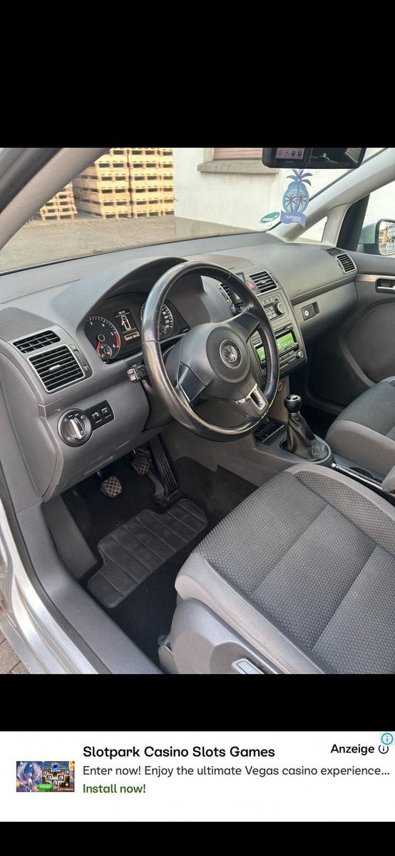 Volkswagen Golf 2012 — interior
