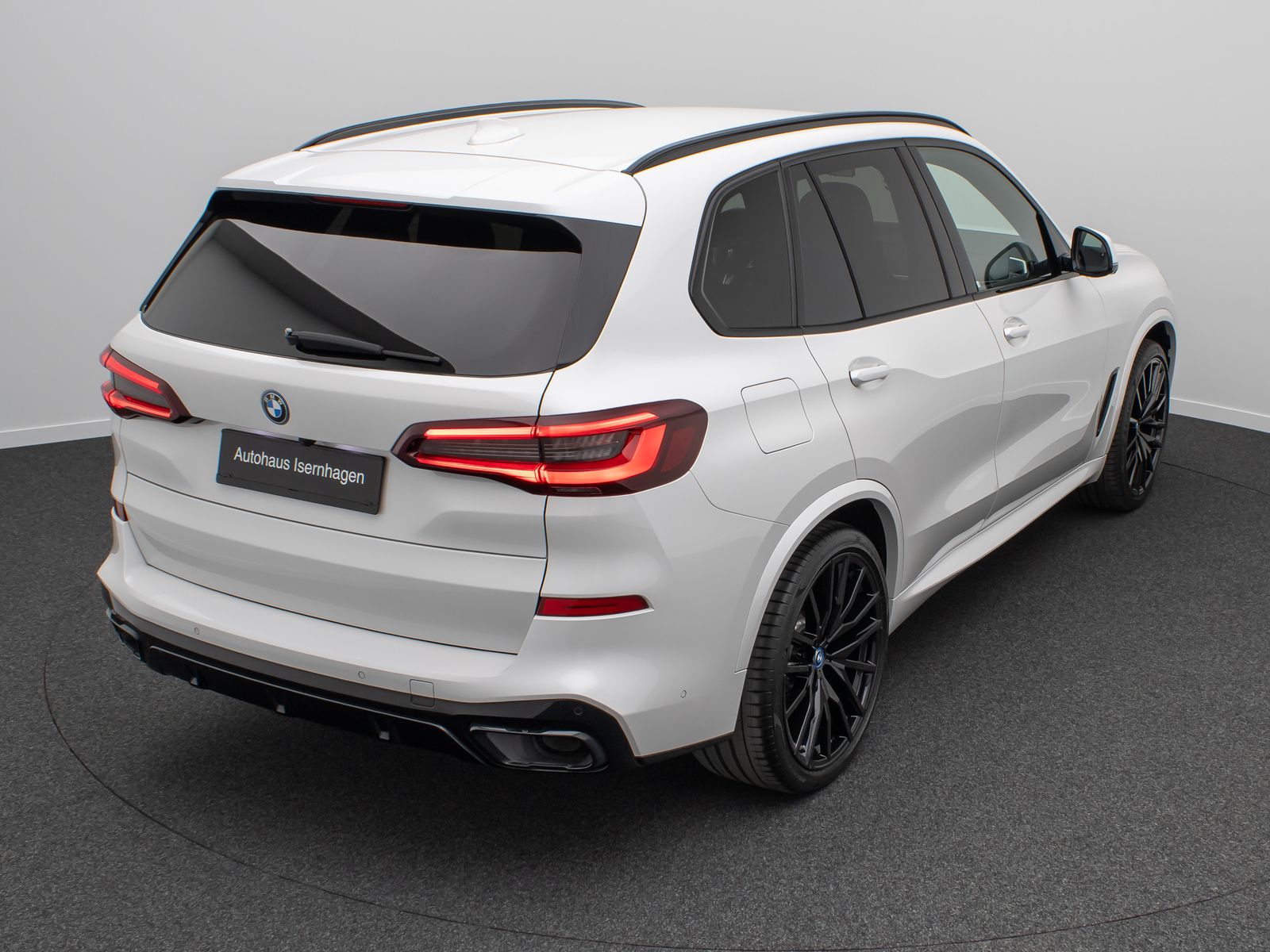 Fahrzeugabbildung BMW X5 xD45e M Sport 360° Laser SoftCl HUD DAB HiFi
