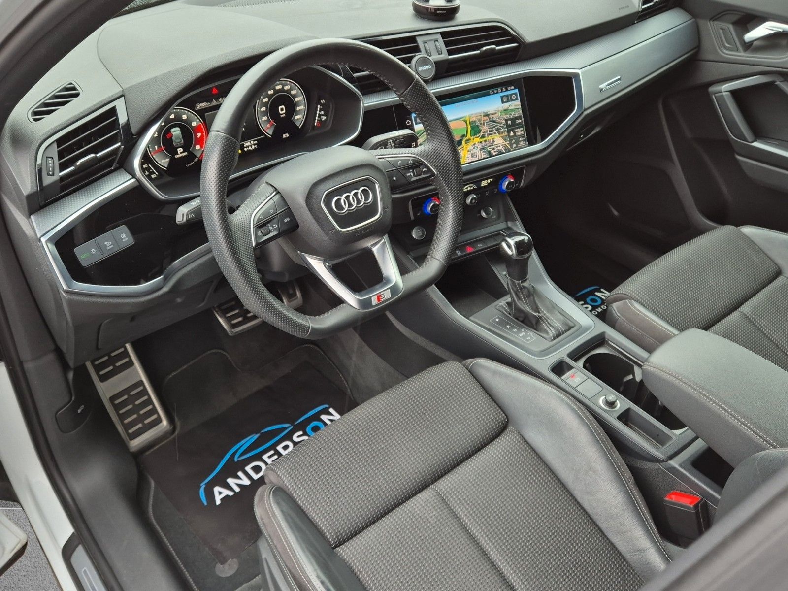 Fahrzeugabbildung Audi Q3 35 TFSI S LINE S TRONIC PANO TOTW ALLW LED