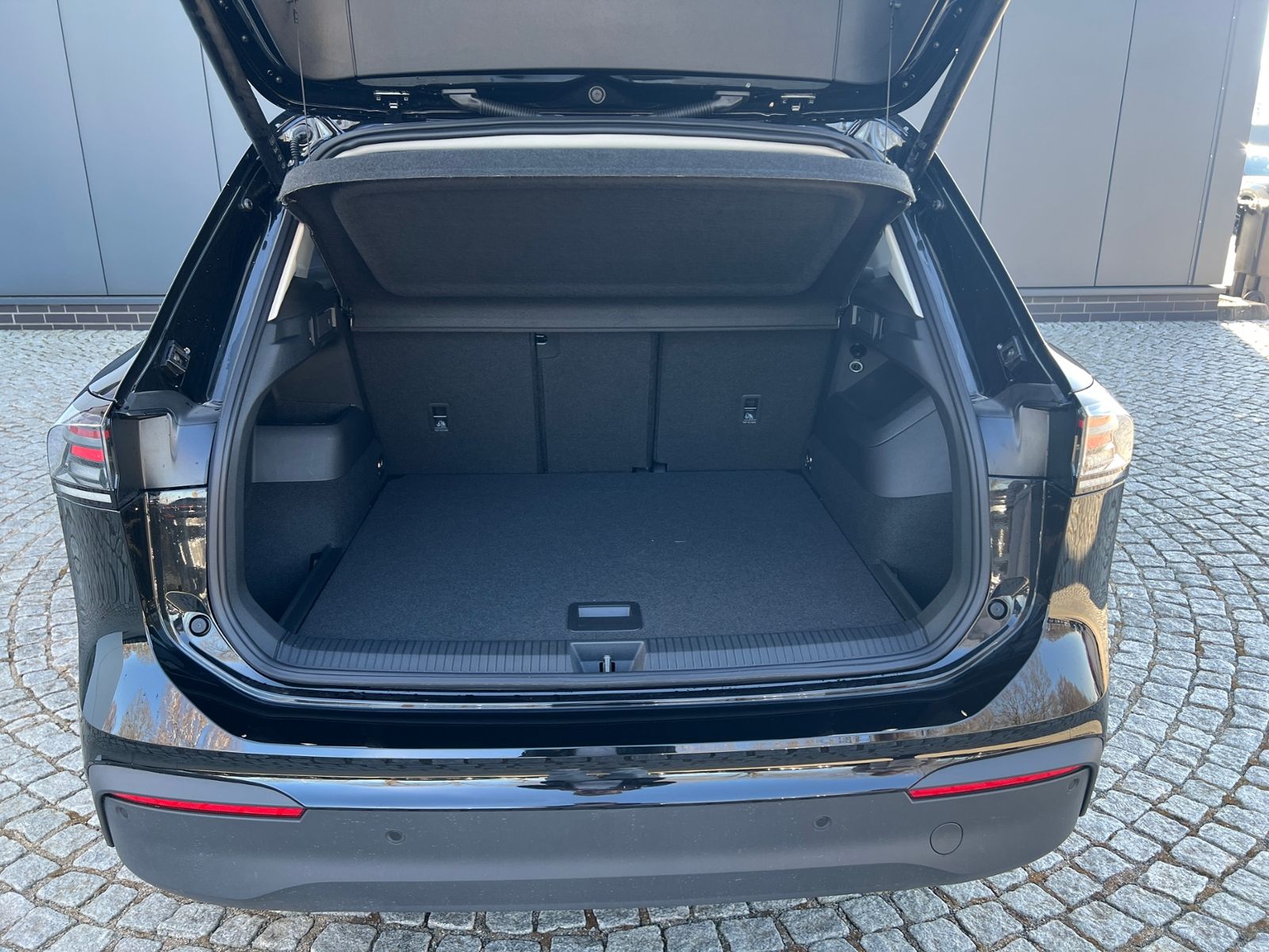 Fahrzeugabbildung Volkswagen Tiguan LIFE 1.5 eTSI DSG *AHK, LED Plus, Kamera,