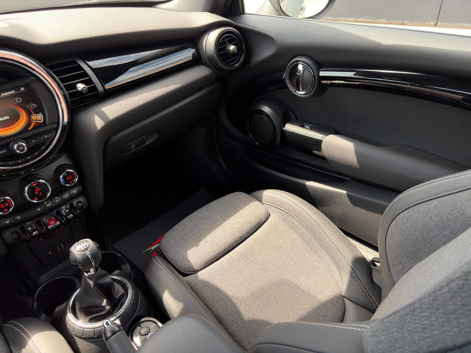 Fahrzeugabbildung MINI Cooper Cabrio Chili Tempomat LED PDC BT SHZ